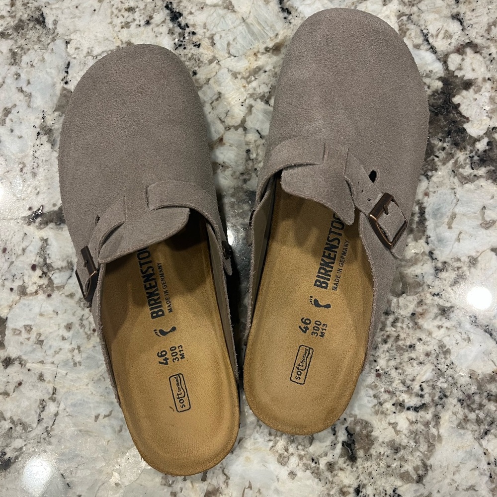 Birkenstock Soft Footbed Suede Clogs in Taupe